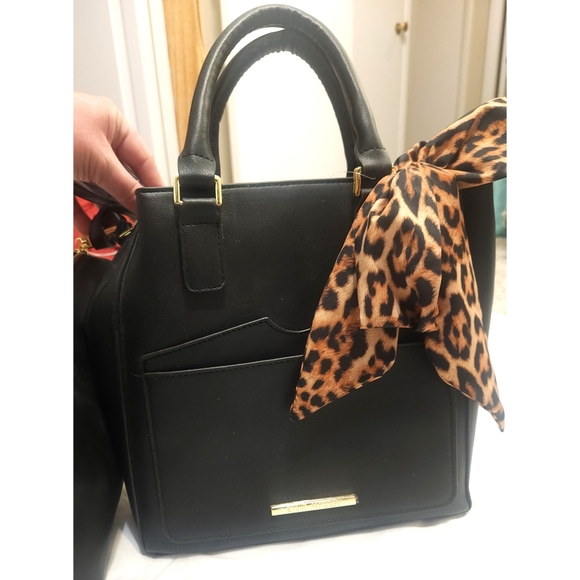 🆕️ NWT! Steve Madden Black Purse with Leopard Scarf & Matching Makeup Bag - Picture 5 of 14